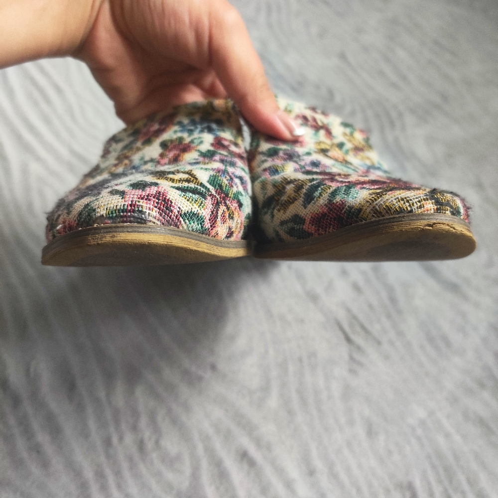 🍂SOLD🍂INDIGO RD Tapestry Floral Grandma Style Vegan Faux Leather Slip On Mules - Picture 4 of 7